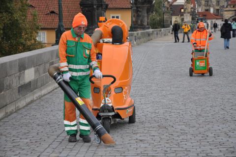 Мусорщики во Франции заблокировали въезд на базу и остановили выезд техники — BFMTV