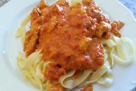 Готовую подливку лучше разогревать на следующий день — шеф-повара