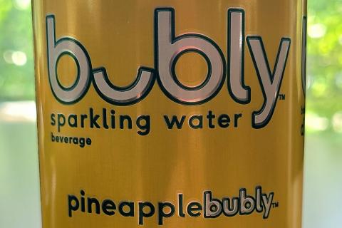 PepsiCo вернула газировку Apple Bubly в лимитированном выпуске с брендом Apple Bottoms