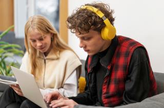 Ранний труд подростков увеличивает риски перегрузки и стресса — эксперт Олег Косырев