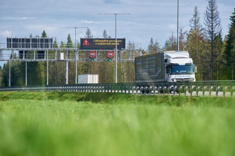 Средняя зарплата водителей грузовиков в России в августе составила 180 тысяч рублей