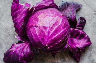 Краснокочанная капуста в салате обеспечивает хруст и сочность — шеф-повара