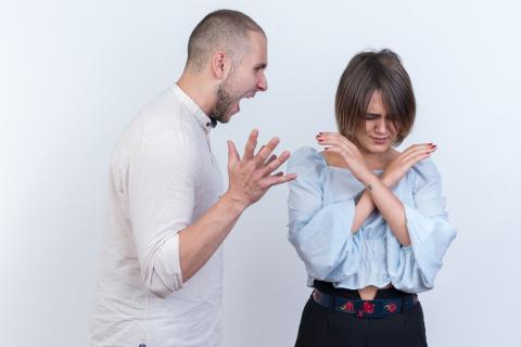 Любовь разбивается о слова: запретные темы в спорах превращают некогда крепкий союз в руины