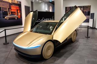 Робин Денхолм: Tesla добавит руль и педали в беспилотное такси Cybercab