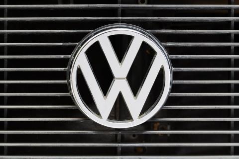 Прибыль Volkswagen упала на 60% в 2025 году из-за кризиса в Porsche и пошлин США