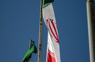 Петербурженка скрывается в Иране из-за угроз мужа выдать дочь замуж  в 9 лет — Baza