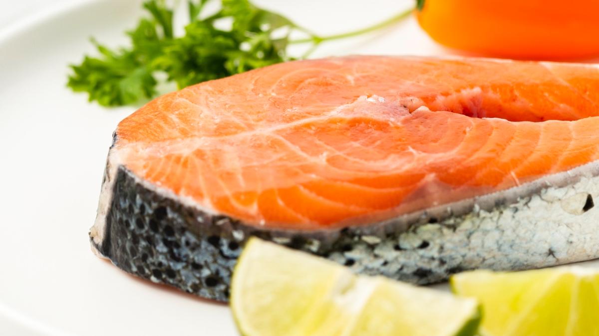 Лосось на тарелке