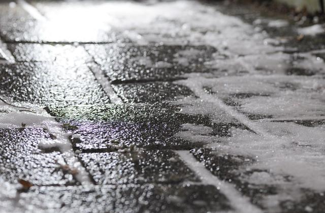 При падении щелкнуло в колене больно ступать. Боль при сгибании колена. Если больно приседать! | Доктор Демченко 4 способа лечения больных и опухших коленей - tips Боль под коленом сзади причины к какому врачу обратиться: к какому.