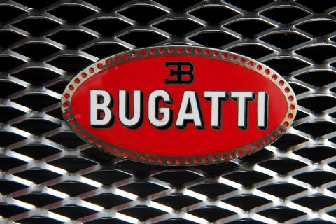 Bugatti представила гиперкар Brouillard мощностью 1600 л. с.