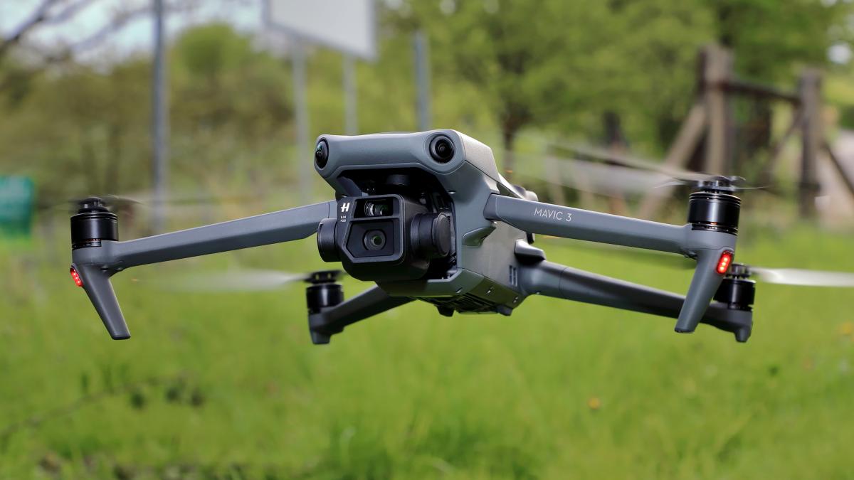 DJI-Drone Mavic 3 в полете