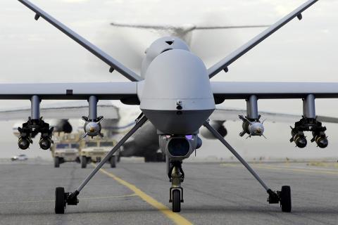 Беспилотник США RQ-4B Global Hawk проводит разведку в районе Севастополя
