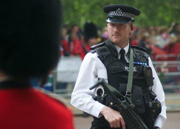 Британская полиция назвала молнию причиной взрыва рядом с Оксфордом