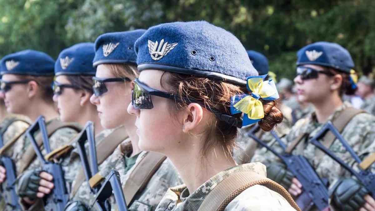 Курсантки первого курса Харьковского национального университета Воздушных сил имени Ивана Кожедуба приняли военную присягу Курсантки первого курса Харьковского национального университета Воздушных сил имени Ивана Кожедуба приняли военную присягу
