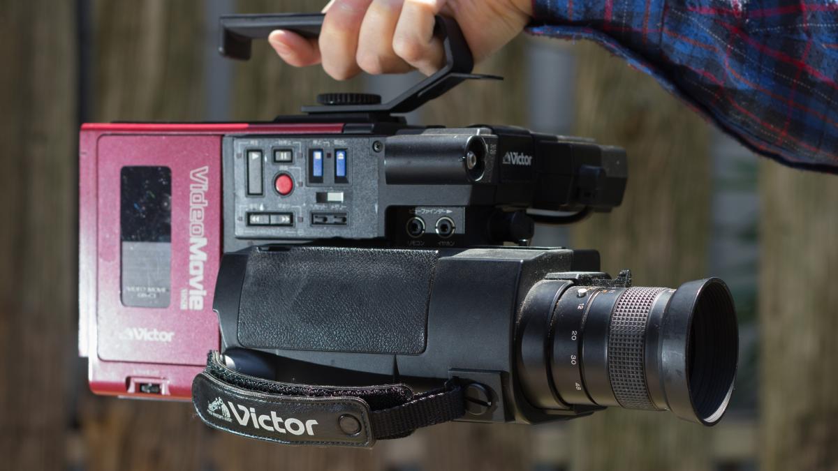 JVC Victor GR-C1 camcorder right-side view JVC Victor GR-C1 camcorder right-side view