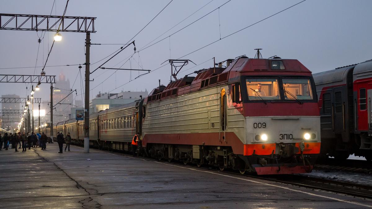 Дальний поезд Дальний поезд