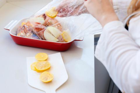 Как запекать куриные ножки с картошкой в рукаве для запекания