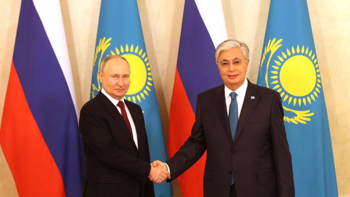 Vladimir Putin and Kassym-Jomart Tokayev (2023-11-09)