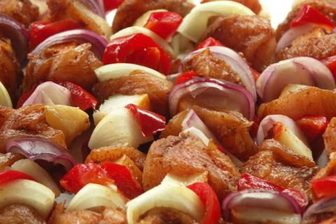 Приготовление куриного шашлыка в банке в духовке