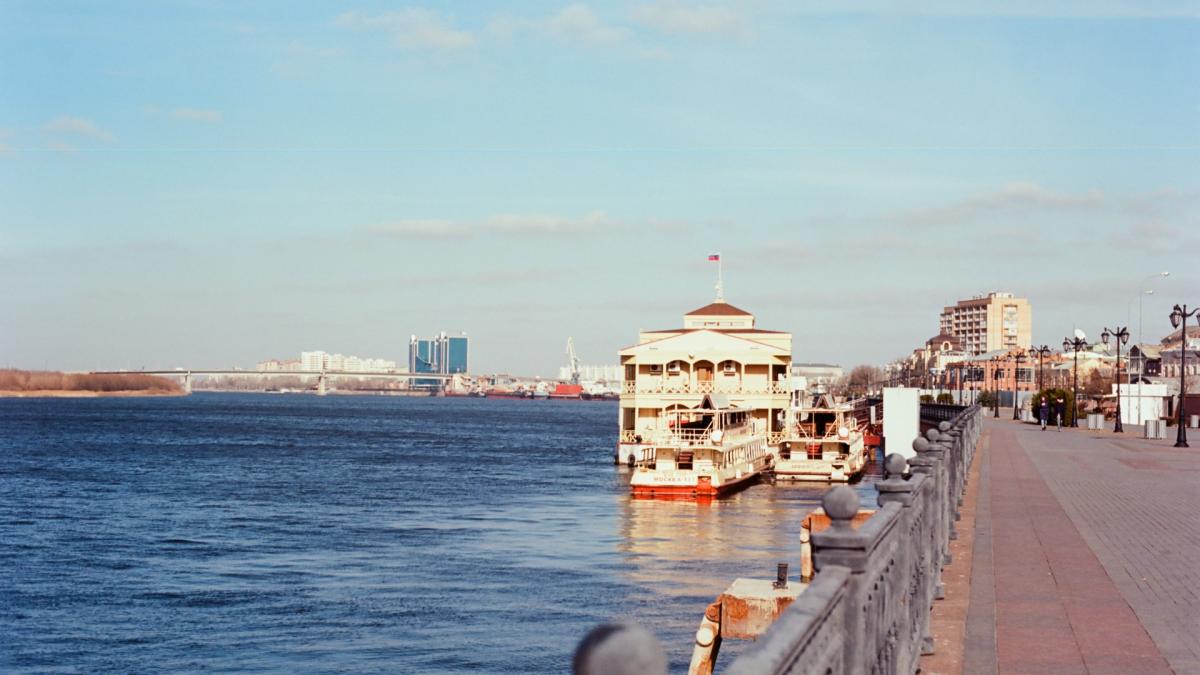 Астрахань причал теплоход Москва-137 2020-02