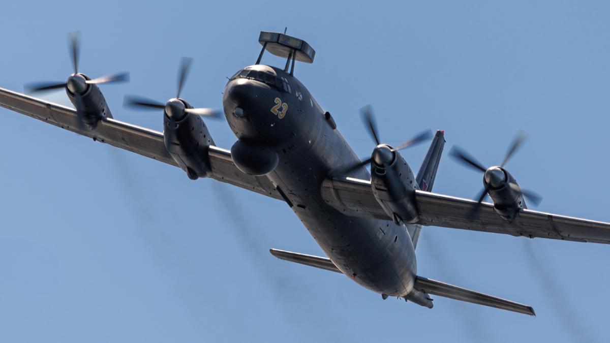 Противолодочный самолет Ил-38