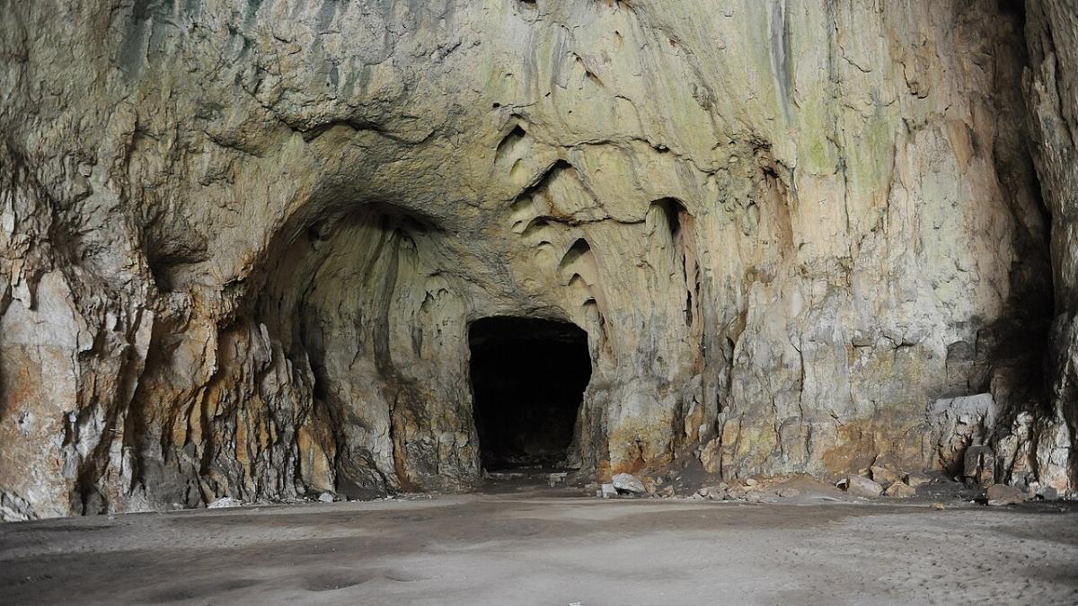 Пещера Деветаки (Деветашка). Болгария Пещера Деветаки (Деветашка). Болгария