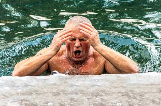 В Якутске провели заплыв при минус 30 градусов в рамках зимнего фестиваля