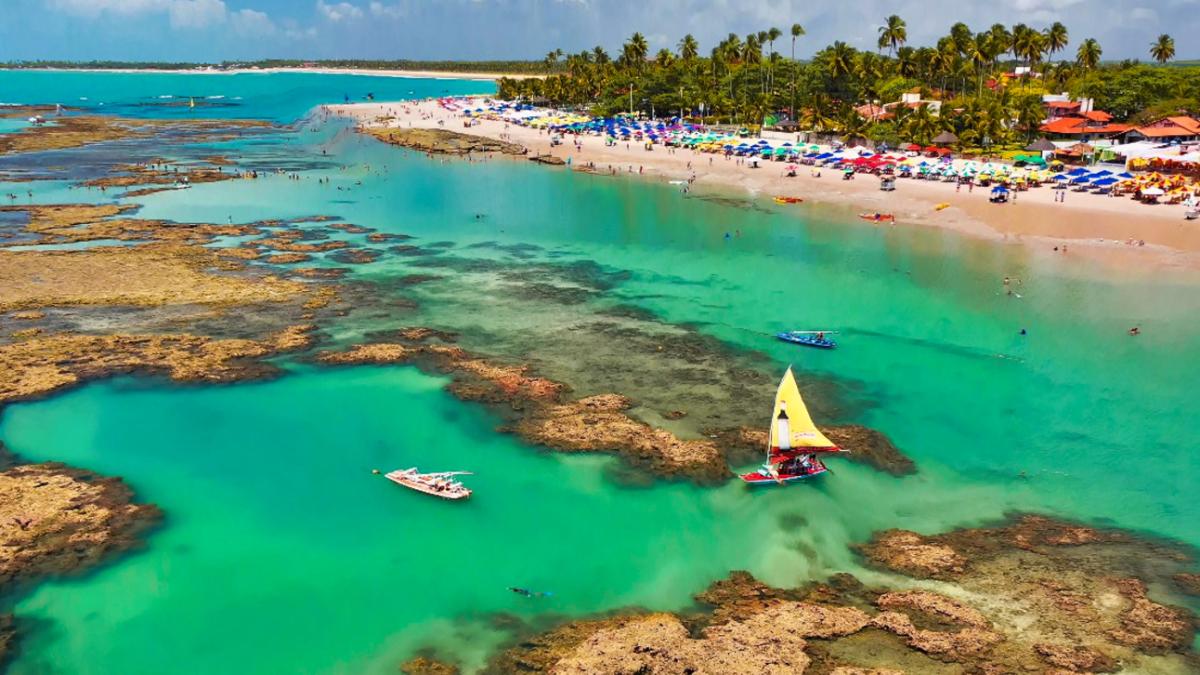 Пляж Порту-де-Галиньяс в Бразилии