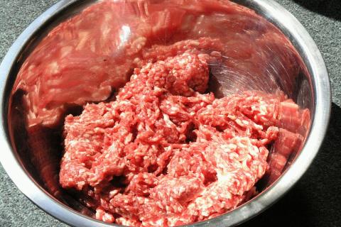 Как запекать мясные гнёзда с яйцом в духовке 20 минут при 180 градусах