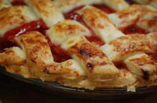 Шеф-повар рассказал, как сделать миндальный пирог мягким и воздушным, следуя нескольким правилам