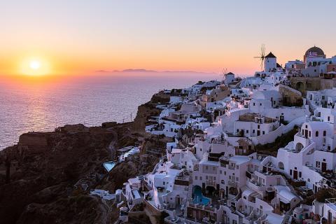 Зимой пляжи в Греции пустеют и становятся доступными для прогулок