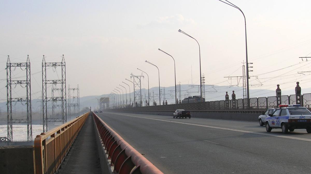 Дорога по плотине Жигулёвской ГЭС