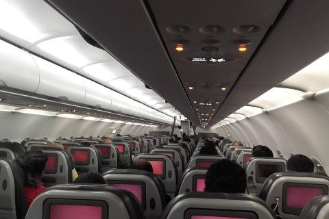 В ЕС увеличат норму провоза жидкостей до 2 литров благодаря новым сканерам для досмотра