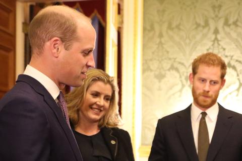 Тётя принцев Уильяма и Гарри леди Сара МакКоркодейл госпитализирована после падения с лошади — People Тётя принцев Уильяма и Гарри леди Сара МакКоркодейл госпитализирована после падения с лошади — People