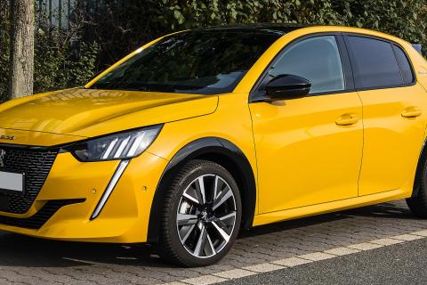 Peugeot представил 208 GT Exclusive с бензиновыми и электрическими версиями
