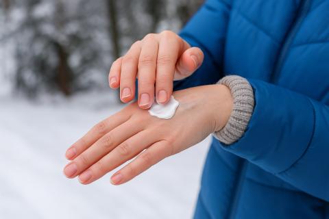 Никитина заявила, что холод и ветер нарушают защитный барьер кожи — Вечерняя Москва