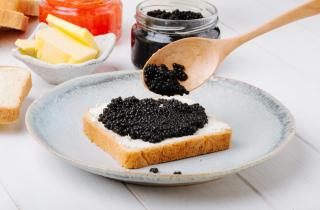 Астраханские хозяйства произвели 25 тонн черной икры перед Новым годом