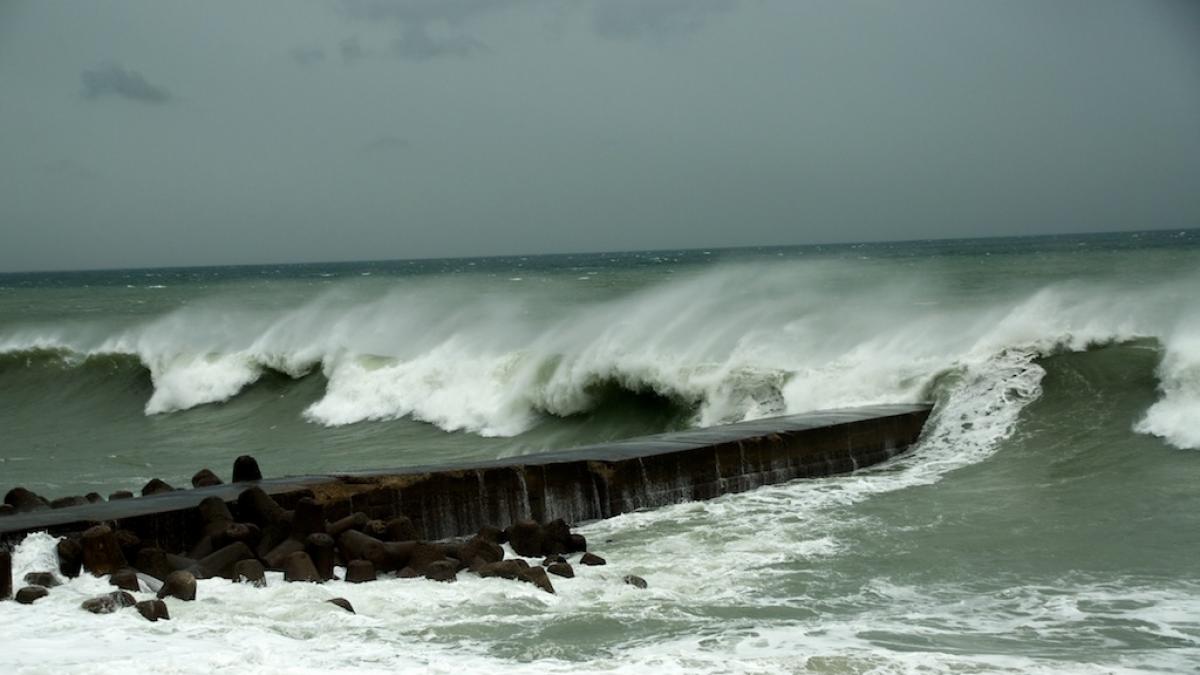 Typhoon Talas waves near Minamiawaji-shi, Hyogo Prefecture, Japan Typhoon Talas waves near Minamiawaji-shi, Hyogo Prefecture, Japan