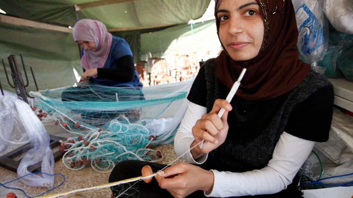 Supporting Lebanese women as well as Syrians (11173922966)