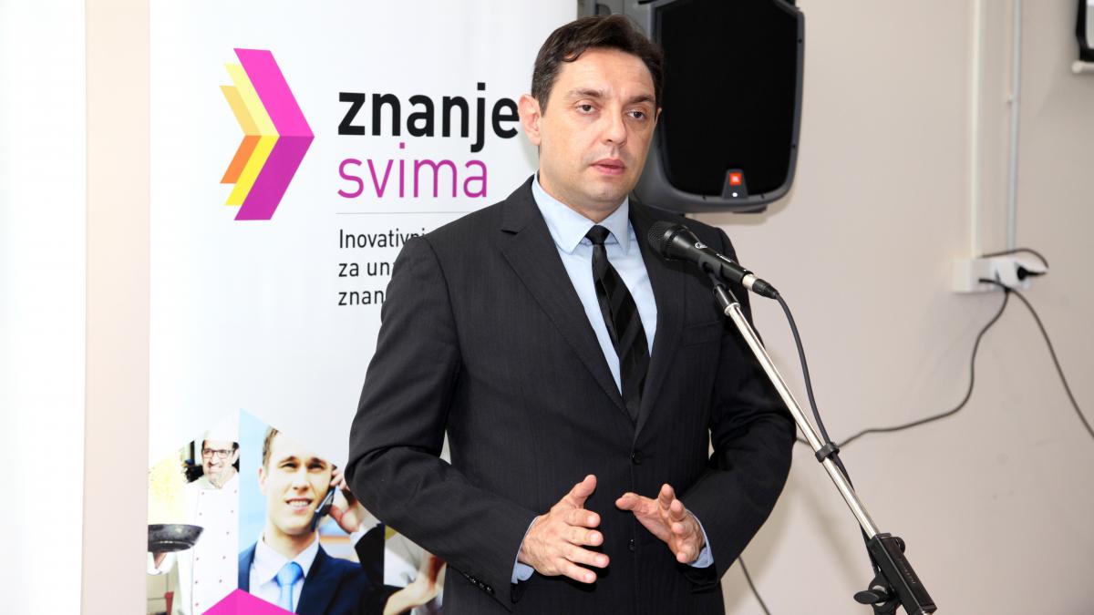 Александр Вулин