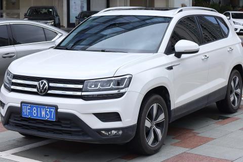 Volkswagen начал продавать Tharu 2026 в Китае по акции дешевле миллиона рублей