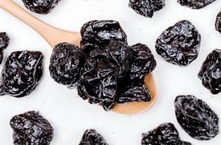 Чернослив улучшает пищеварение при регулярном употреблении, отмечают диетологи