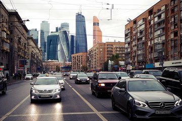 Автоэксперт Попов: без флага на номерах автомобиль не сможет выехать за границу