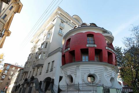 Дом-яйцо является одним из самых необычных сооружений Москвы — гиды