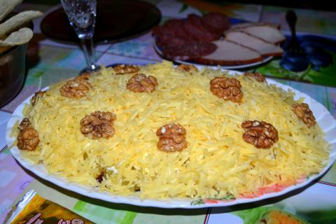 Как приготовить салат с курицей, морковью и маринованными огурцами