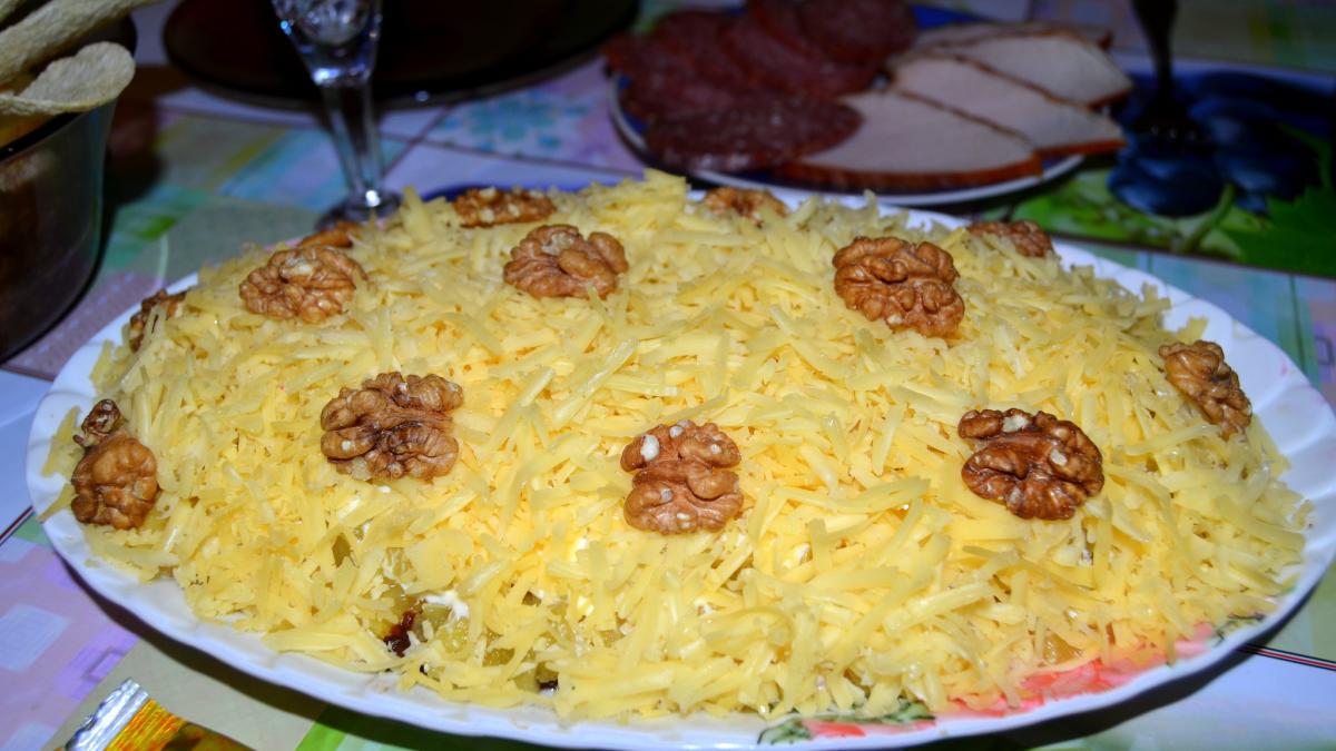 Салат с курицей и орехами Салат с курицей и орехами