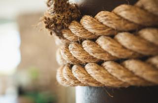 Инструктор по кроссфиту рассказал, какие мышцы работают при лазании по канату