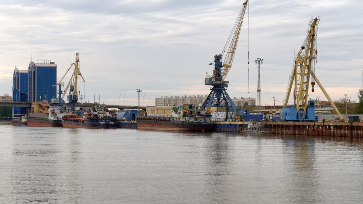 Астрахань, Волга