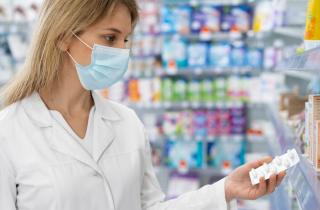 Аптеки предлагают десятки копий одного препарата: как не переплатить и не проиграть в результате