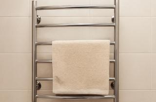 Дизайнер Надежда Чернышова: открытые полки в ванной — источник беспорядка и трудностей с уборкой