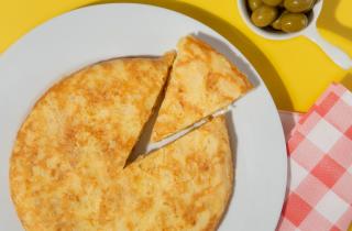 Кубдари с мясом готовится в духовке с использованием говядины и свинины